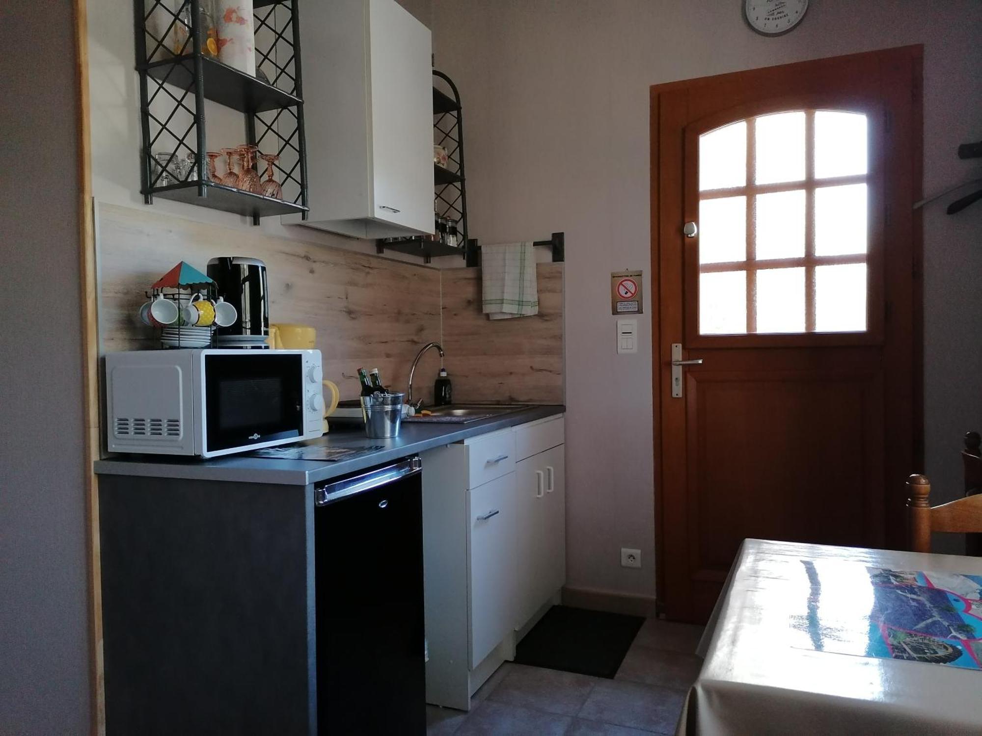 Studio Meuble Independant Chez L'Habitant Uchaux Bagian luar foto