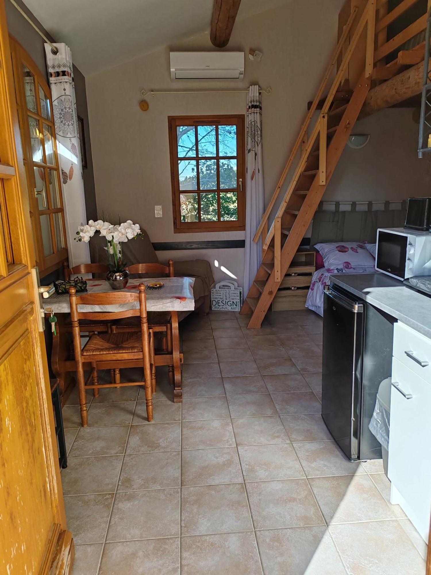 Studio Meuble Independant Chez L'Habitant Uchaux Bagian luar foto